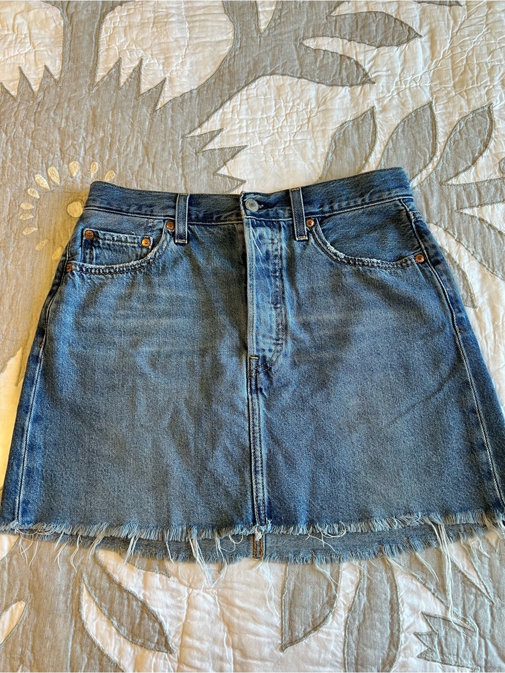 Levi’s Ribcage Denim Mini Skirt With Button Fly Raw Hem Size 29
